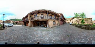 Casona con balcón corrido
